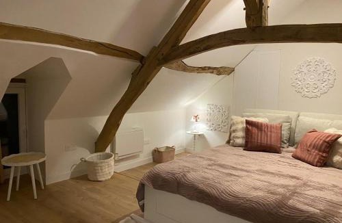 Brigueil-le-Chantre Apartment | La Maison Arc-en-ciel