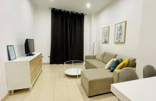 Centro - Sagrario Apartment | La Perla Reyes Catolicos Living: Standard Apartment