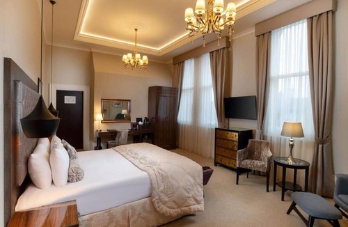 Canary Wharf Hotel | Lansbury Octagonal Tower