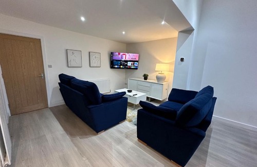 Olton House | Large 6 Bed House - Solihull, Airport & NEC Links