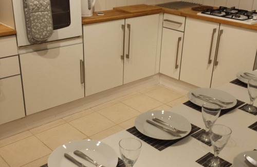 Grangetown House | Large 6 double bedroom , City centre,Edwardian Townhouse.