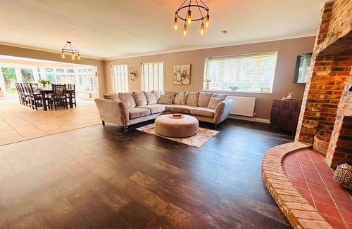 Winestead Cottage | Lavender Cottage - Sleeps 12+ Hot Tub, Games Room, Pet Friendly