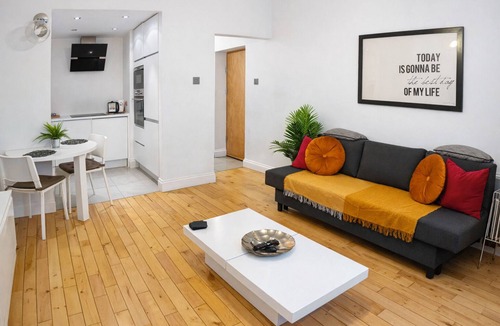 Adamsdown Apartment | Le Cwtch - Beautiful 1 Bed Apartment