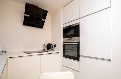 Adamsdown Apartment | Le Cwtch - Beautiful 1 Bed Apartment