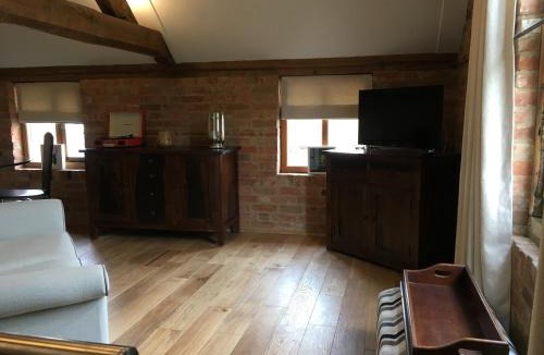 Tiddington House | Leila