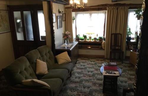 Staveley Bed & Breakfast | Li’le Hullets, 3 Seed Howe Cottages