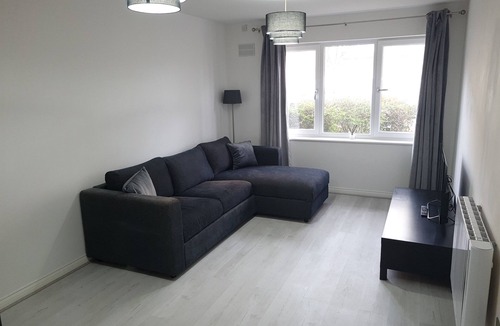 Hounslow Heath Apartment | Light, spacious 2 bed apartment nr Heathrow airport