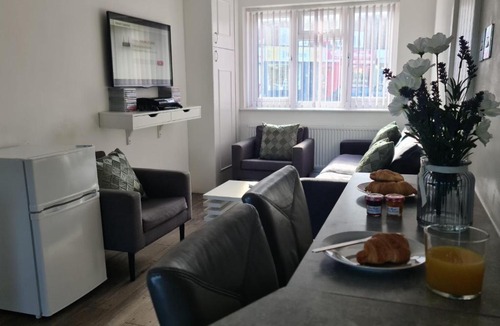Tea Green Apartment | Like Your Own Private Hotel