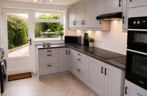 Aston Cantlow House | Lilac Cottage -Sleeps 6 -HOT TUB