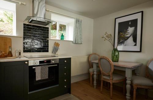 Bibury House | Lily Cottage