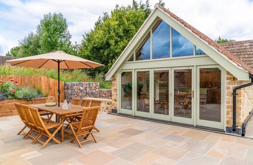 Ilminster Villa | Little Hideaway - Four Bedroom Villa, Sleeps 8