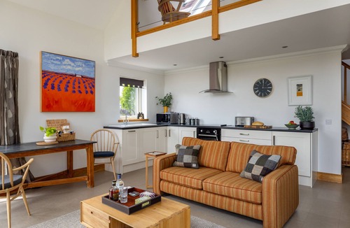 Strathtay Cottage | Little Pitnacree - sleeps 2 guests in 1 bedroom