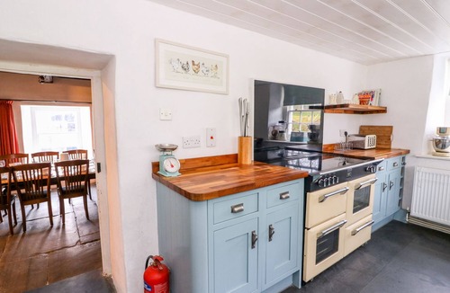 Newcastle Emlyn Cottage | Llwyncadfor Farm