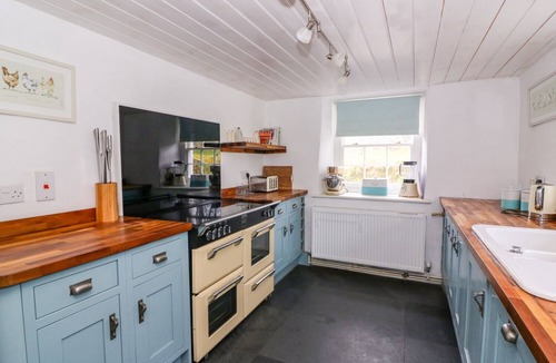 Newcastle Emlyn Cottage | Llwyncadfor Farm