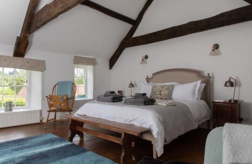 Belluton Apartment | Loft Apartment nr Bath & Bristol with hot tub