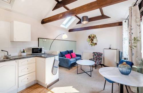 Colchester Cottage | Lovely barn in a beautiful setting with swimming pool.