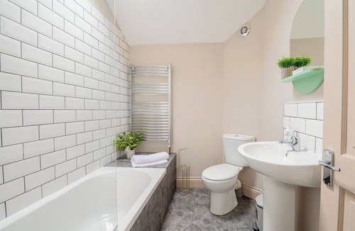 Pentrefelin Cottage | Lovely cottage in the heart of Llandeilo - perfect for a romantic break away.