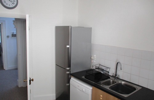 Ryde Apartment | Lovely, Spacious Apartment - Sleeps 5