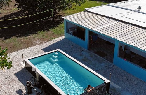 Aguirre House | LuKai Beach House- amplia casa privada con piscina, 3-bedrooms y cupo para 12.