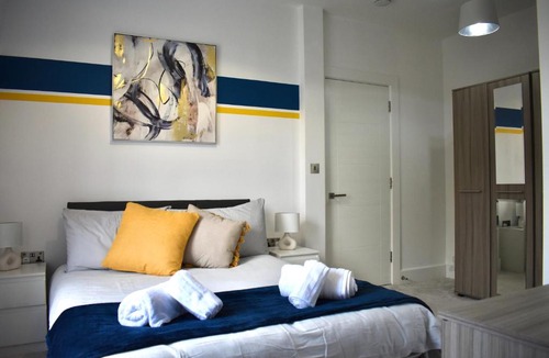 Reading Apartment | Lux 2-Bed Apt Central Location Balcony & Parking