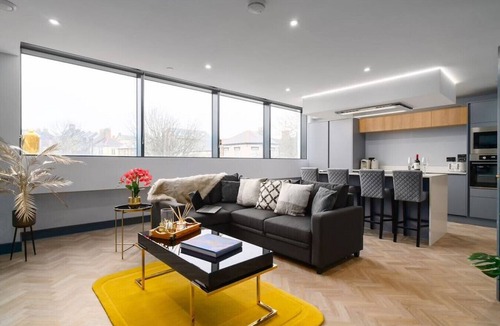 Penarth Apartment | Luxe 2 Bed Duplex Apt w/Balcony, 3 Bathrooms, Free Parking