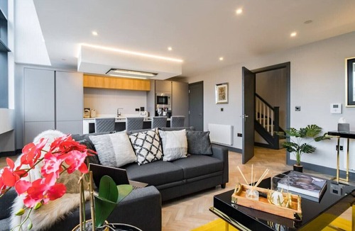 Penarth Apartment | Luxe 2 Bed Duplex Apt w/Balcony, 3 Bathrooms, Free Parking