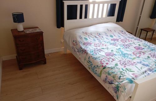 Severn Beach House | Luxurious Dingle Corner