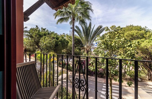 Nikki Beach Apartment | Luxury 2-bed Apartment Elviria - Pool, Sauna & gym