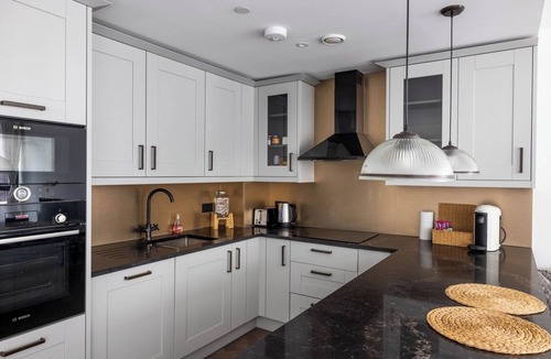 Wapping Apartment | Luxury 2BR Apartment with A/C- Wapping