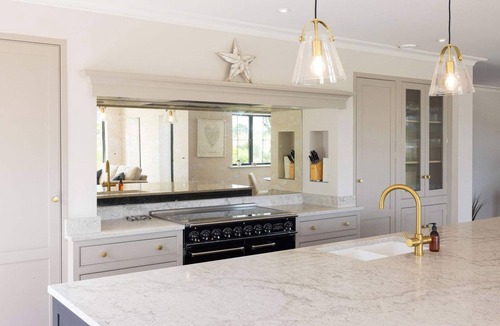 West Itchenor House | Luxury 8-Bed Retreat w/Pool, Gym & Tennis