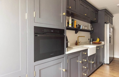 West Itchenor House | Luxury 8-Bed Retreat w/Pool, Gym & Tennis