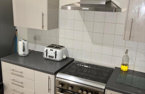 Seven Kings Apartment | Luxury Apartment Balcony View Tube 2 min Walk