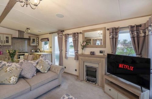 Prestonpans House | Luxury at Seton Sands | Beach Access | Starlink