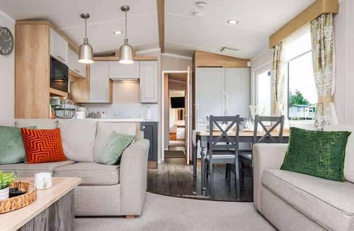 Prestonpans House | Luxury Beachside Stay Near Edinburgh with FREE Parking & Wi-Fi