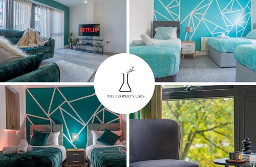 The Westside Apartment | Luxury Birmingham City Centre Townhouse with BALCONY- Sleeps 10 - FREE Parking - Perfect for Contractors, Business Travellers, Families and other Groups - Near Bullring, Newstreet, Selfridges, NEC, NIA & Birmingham airport