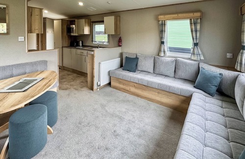 Llanrhystud House | Luxury caravan with one double and one twin room.