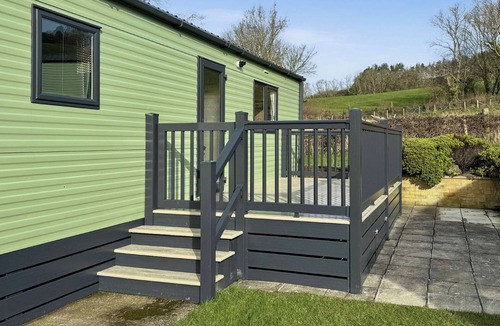 Llanrhystud House | Luxury caravan with one double and one twin room.