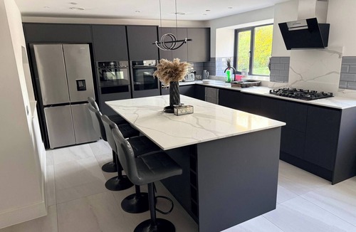 Risca East House | Luxury home 5 bedroom 3 bathroom games room parking
