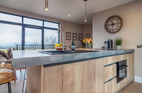 Buchlyvie Apartment | Luxury Lodge with deck, hot tub, mountain views
