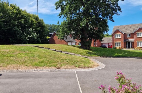 Cardiff House | Luxury Modern 5 Bedroom House