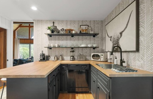 Leicester House | Luxury Modern Mountain Retreat near Asheville with Hot tub