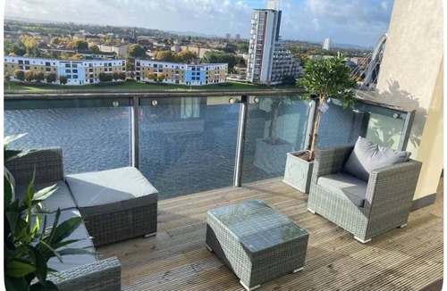 Glasgow Westend Apartment | Luxury Riverside Penthouse Apartment minutes walk from SEC and OVO Hydro