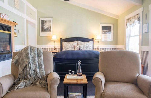Harrisonburg Cottage | Magnolia Cottage - By the Side Of the Road Inn and Cottages