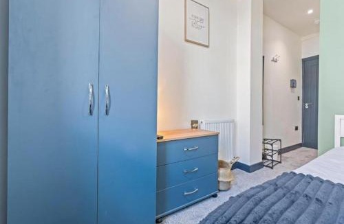Ashton-under-Lyne Apartment | Manchester Contractor Hub - 11 Ensuite Bedrooms with Parking