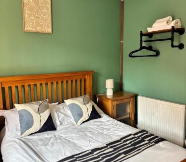 Six Bells House | Maple, 3 Double Beds, Contractors Welcome