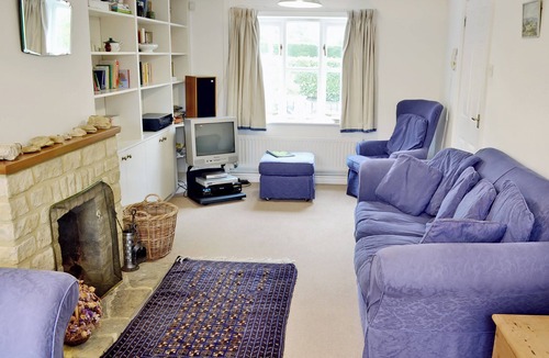 Broadwindsor Cottage | Meadow Cottage-E1793