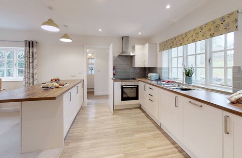 Coln St Aldwyns Cottage | Meadow View - sleeps 6 guests in 3 bedrooms