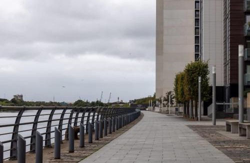 Partick Apartment | Meadowside Quay 2BR Luxurious Apartment