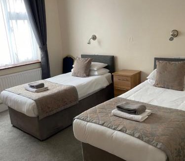 Saundersfoot Hotel | Merlewood Hotel
