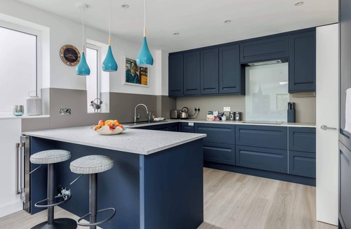 Westbourne House | Middle Chine - Garden and Spacious Living Space